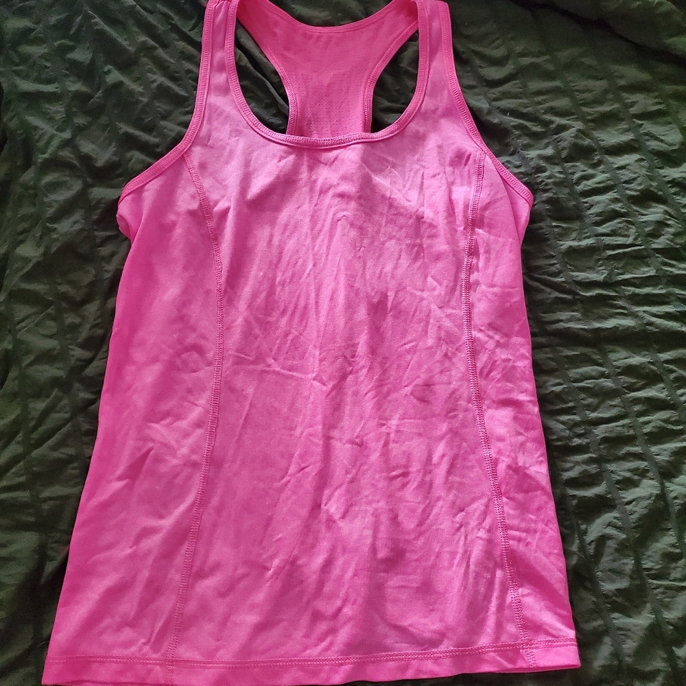 SOLD💗DANSKIN NOW SEMI FITTED HOT PINK TANK, M💗